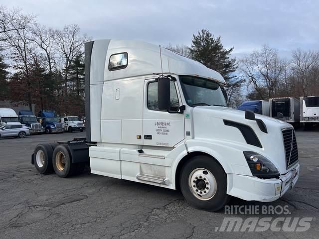 Volvo VNL670 Cabezas tractoras