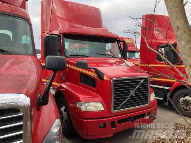 Volvo VNM42T Cabezas tractoras