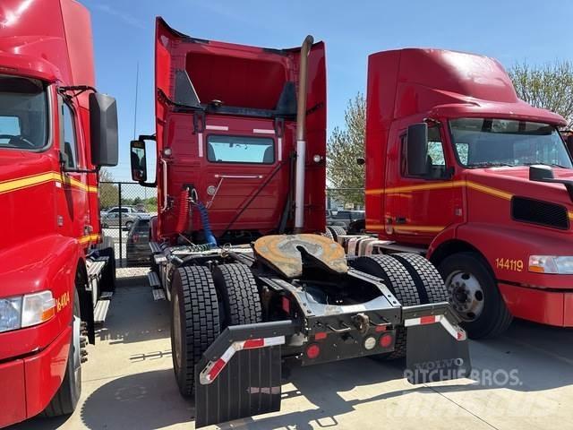 Volvo VNM42T Cabezas tractoras