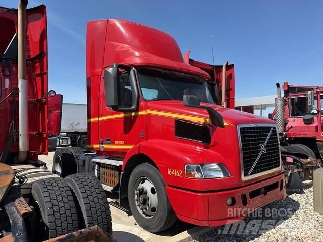 Volvo VNM42T Cabezas tractoras