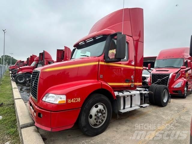 Volvo VNM42T Cabezas tractoras