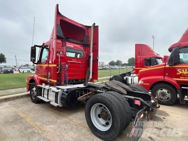Volvo VNM42T Cabezas tractoras