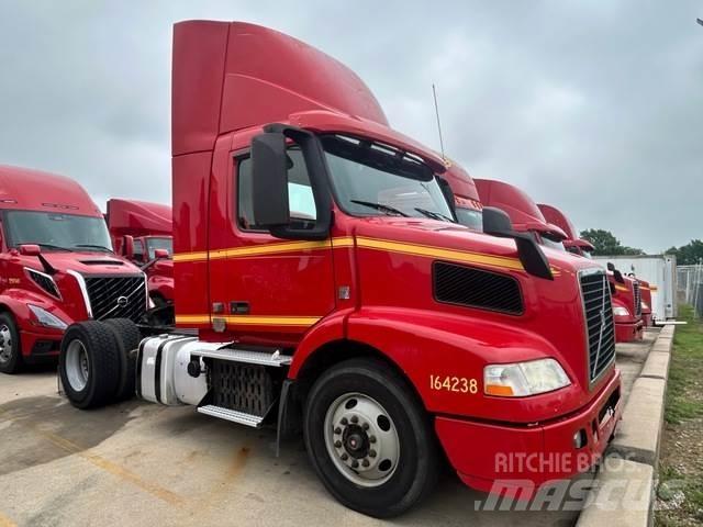 Volvo VNM42T Cabezas tractoras