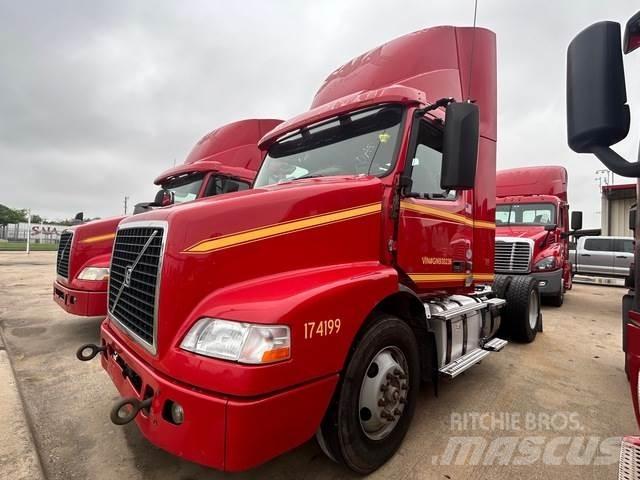 Volvo VNM42T Cabezas tractoras