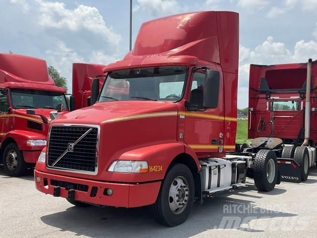 Volvo VNM42T Cabezas tractoras
