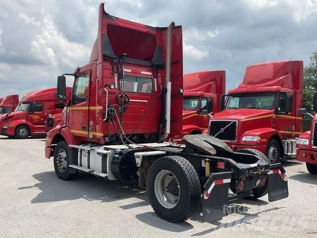 Volvo VNM42T Cabezas tractoras