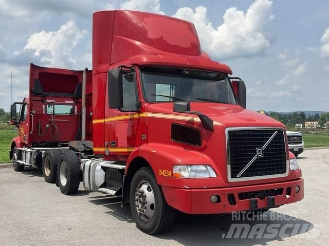 Volvo VNM42T Cabezas tractoras