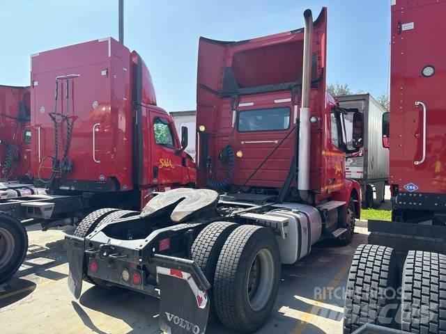 Volvo VNM42T Cabezas tractoras