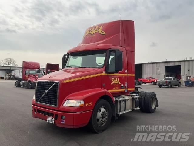 Volvo VNM42T Cabezas tractoras