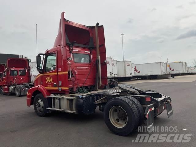 Volvo VNM42T Cabezas tractoras