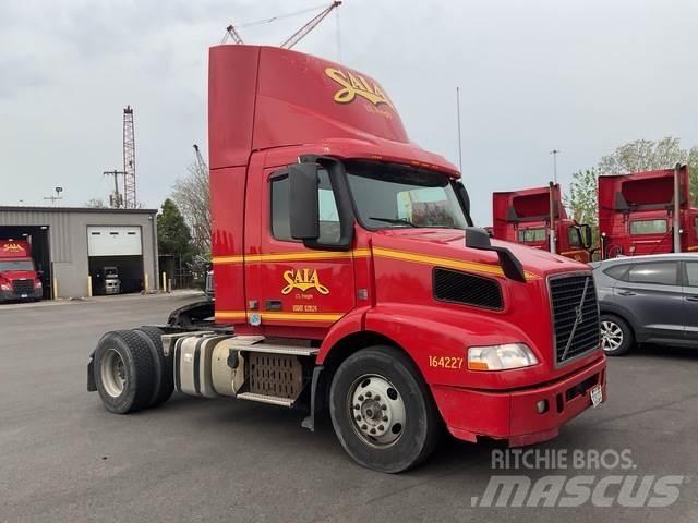 Volvo VNM42T Cabezas tractoras