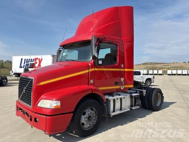 Volvo VNM42T Cabezas tractoras