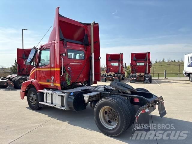 Volvo VNM42T Cabezas tractoras
