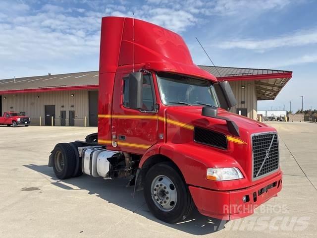Volvo VNM42T Cabezas tractoras