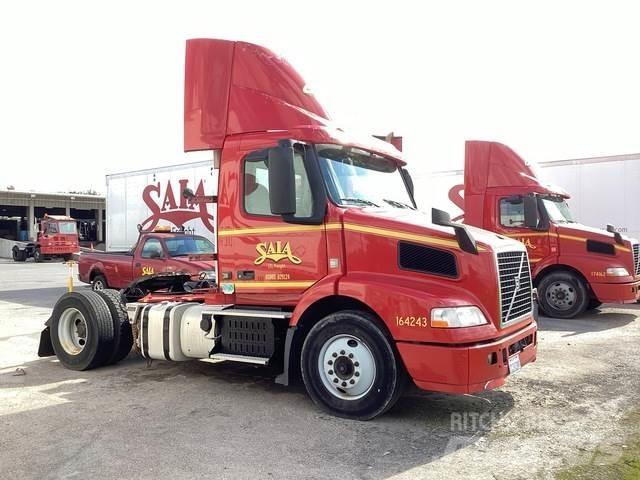 Volvo VNM42T Cabezas tractoras