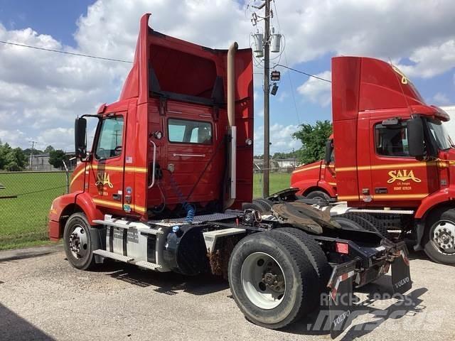 Volvo VNM42T Cabezas tractoras