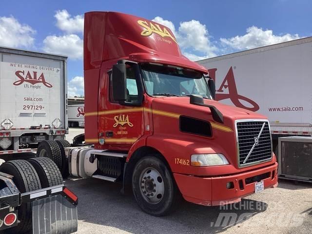 Volvo VNM42T Cabezas tractoras