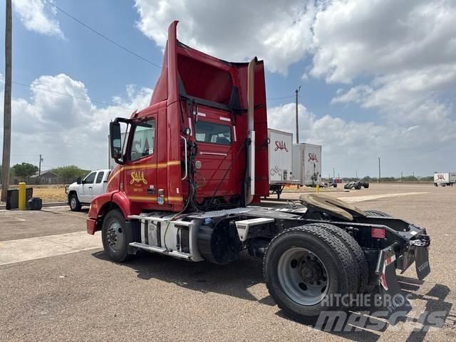 Volvo VNM42T Cabezas tractoras