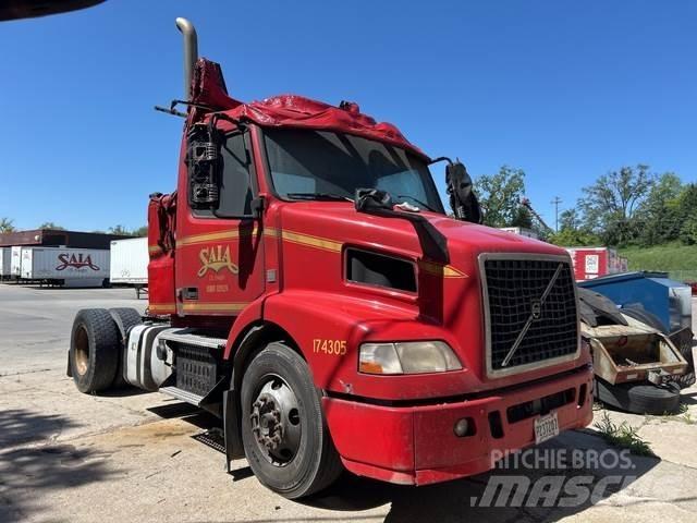 Volvo VNM42T Cabezas tractoras