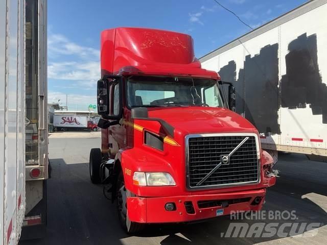 Volvo VNM42T Cabezas tractoras