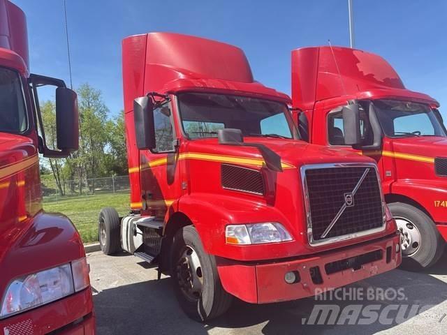 Volvo VNM42T Cabezas tractoras