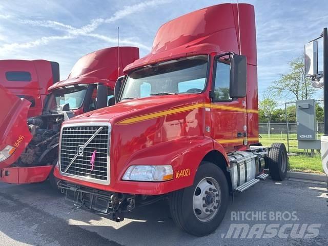 Volvo VNM42T Cabezas tractoras