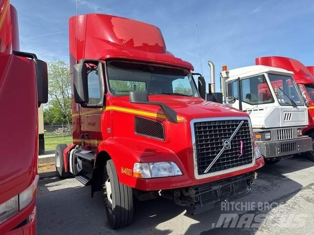 Volvo VNM42T Cabezas tractoras