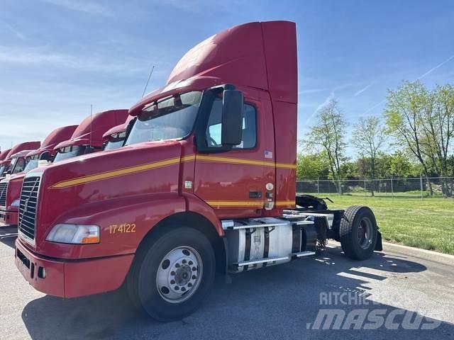 Volvo VNM42T Cabezas tractoras