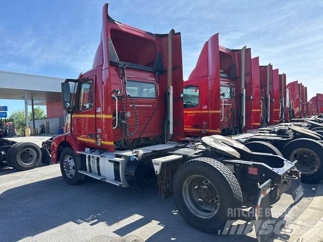 Volvo VNM42T Cabezas tractoras