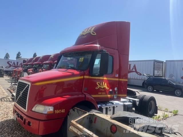 Volvo VNM42T Cabezas tractoras