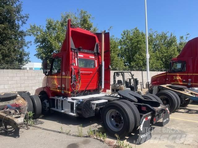 Volvo VNM42T Cabezas tractoras