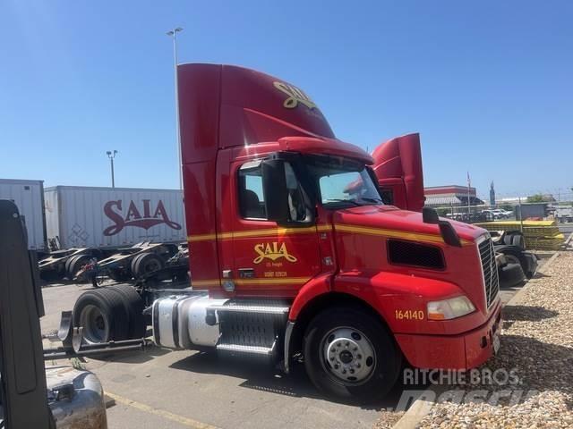 Volvo VNM42T Cabezas tractoras