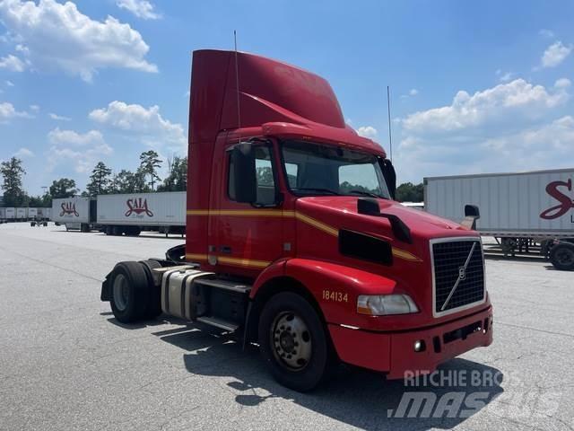 Volvo VNM42T Cabezas tractoras
