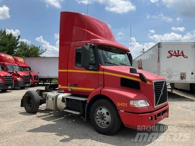 Volvo VNM42T Cabezas tractoras