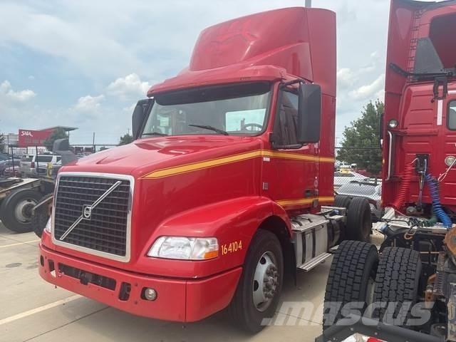Volvo VNM42T Cabezas tractoras