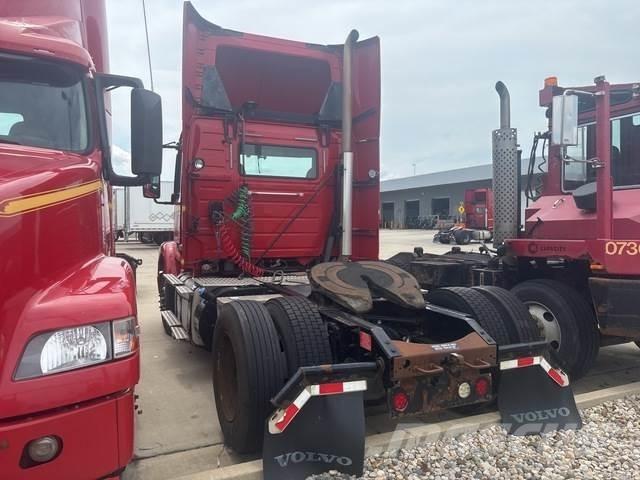 Volvo VNM42T Cabezas tractoras