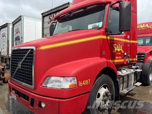 Volvo VNM42T Cabezas tractoras