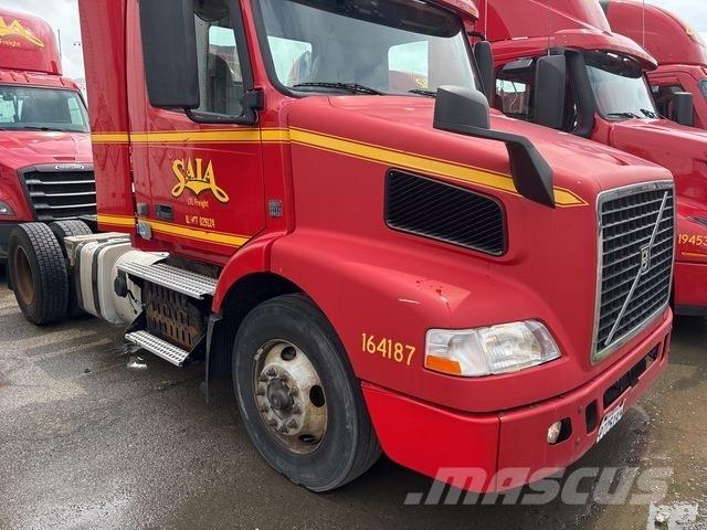 Volvo VNM42T Cabezas tractoras