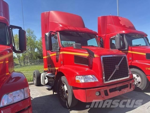 Volvo VNM42T Cabezas tractoras
