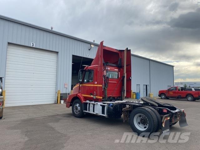 Volvo VNM42T Cabezas tractoras