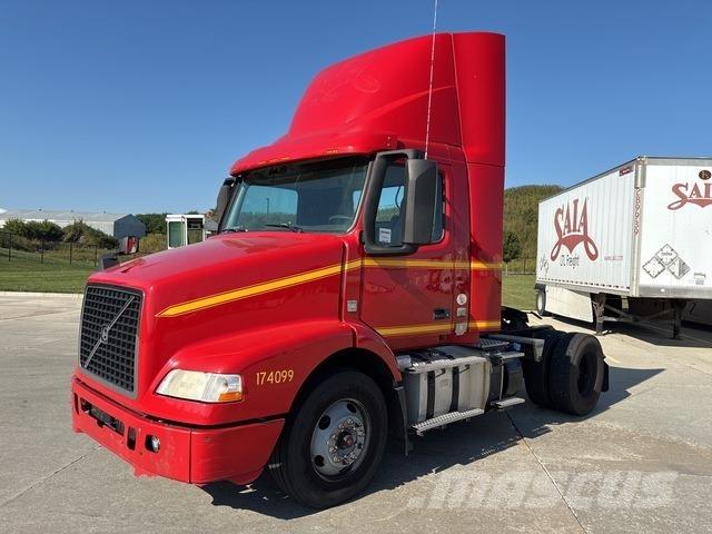 Volvo VNM42T Cabezas tractoras
