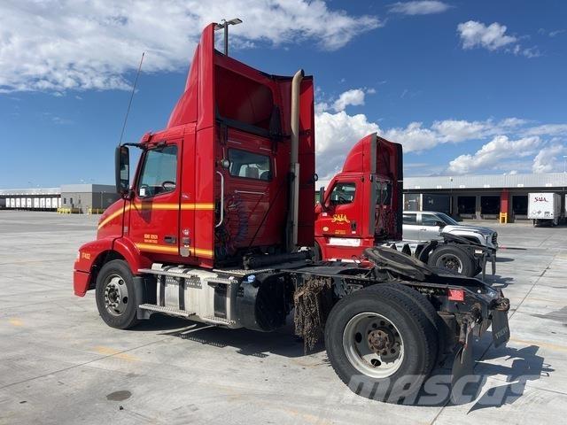 Volvo VNM42T Cabezas tractoras