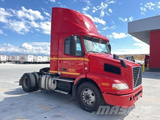 Volvo VNM42T Cabezas tractoras