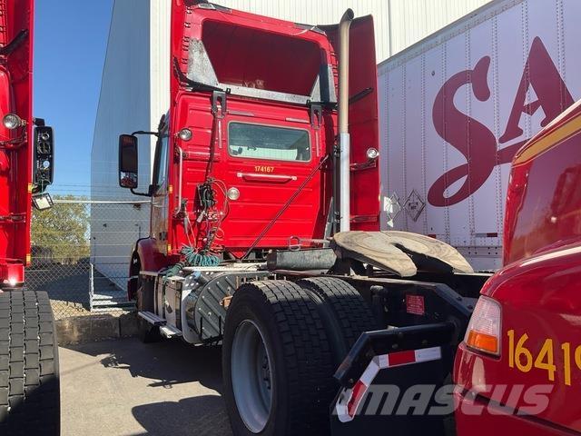 Volvo VNM42T Cabezas tractoras