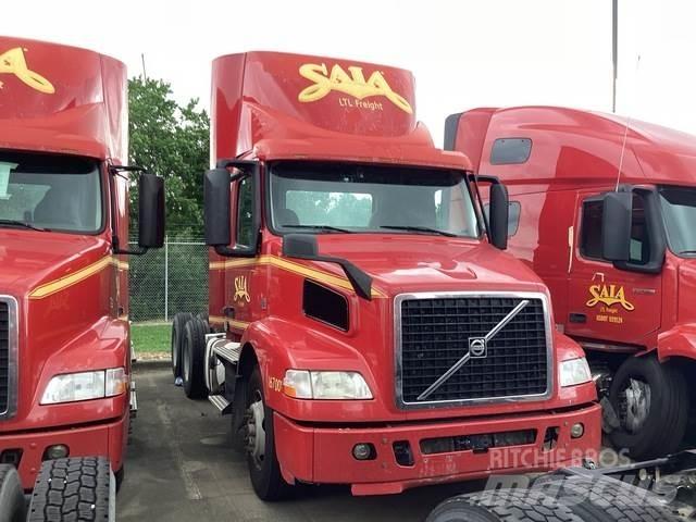 Volvo VNM64T Cabezas tractoras