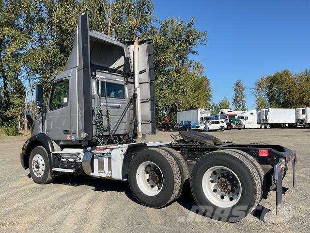 Volvo VNR 300 Cabezas tractoras