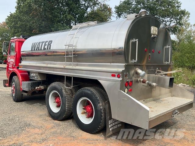 White  Camiones cisterna