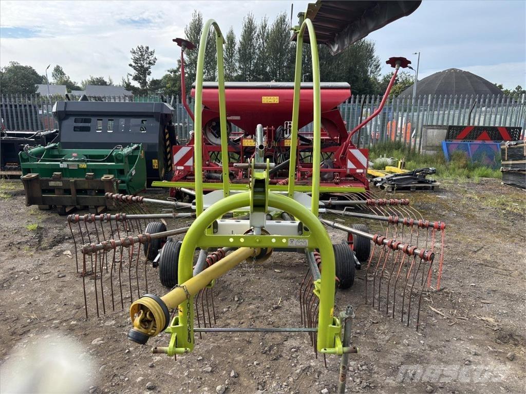 CLAAS LINER 450 Rastrillos y henificadores