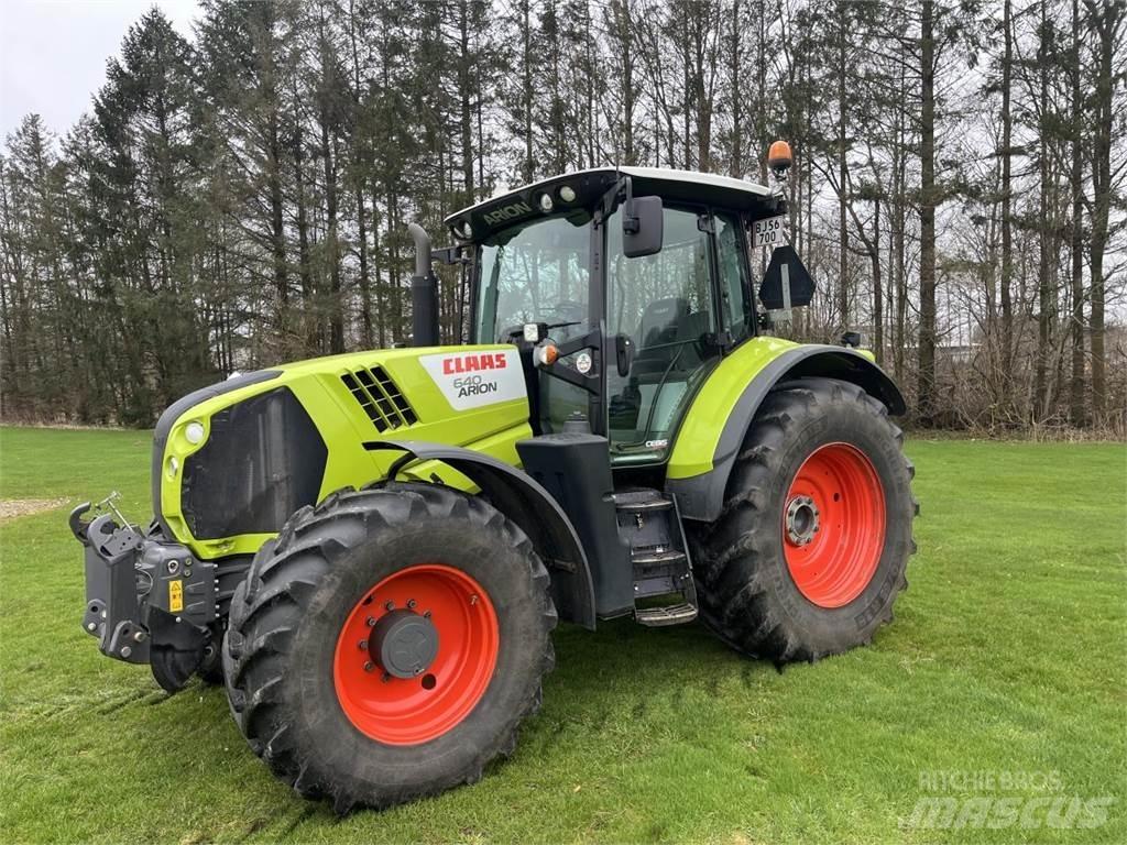 CLAAS ARION 640 Tractores