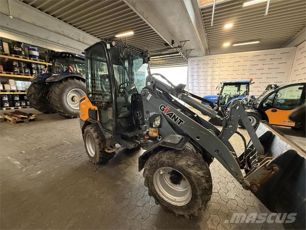 GiANT 2700HD Palas cargadoras